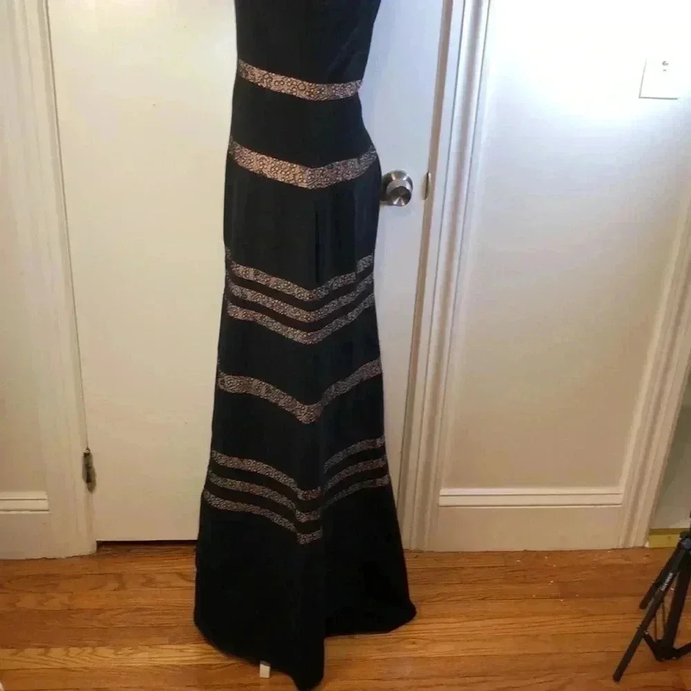 BCBG Max Azaria Katiana lace insert black fill length sleeveless gown. Size 6